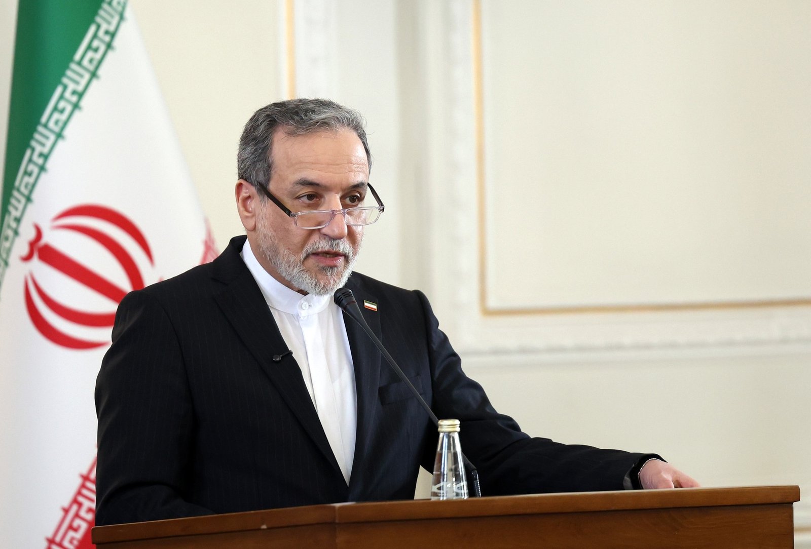 Глава МИД Ирана надеется на сделку, несмотря на угрозу американских ударов