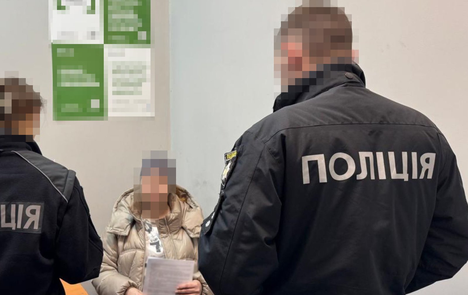 Во Львове женщина получила подозрение за стрельбу по микроавтобусу ТЦК – фото