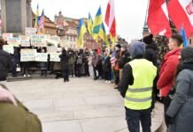 Bihus.Info: Украинка с отличием Минобороны организовывает проплаченные митинги в Польше