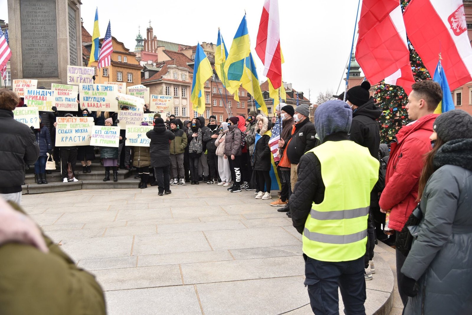 Bihus.Info: Украинка с отличием Минобороны организовывает проплаченные митинги в Польше