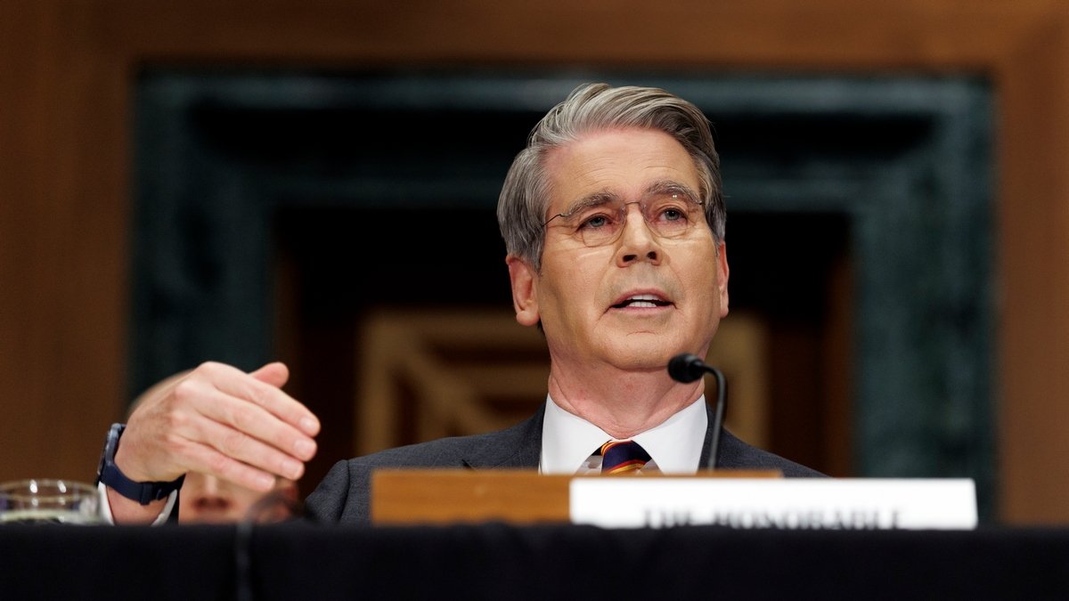 «Посмотрим, как пойдут мирные переговоры». Бессент не исключил новых санкций против России