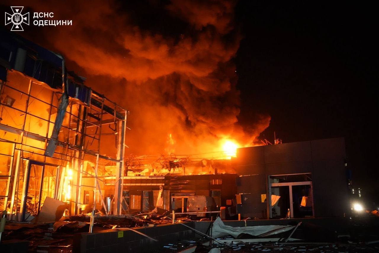 РФ атаковала порт под Одессой: повреждены склады с удобрениями, есть погибший и раненые – фото