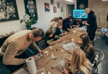 «Німці не розуміли, чому у них мають продавати українські книги»: як вінничанка відкрила книгарню у Берліні