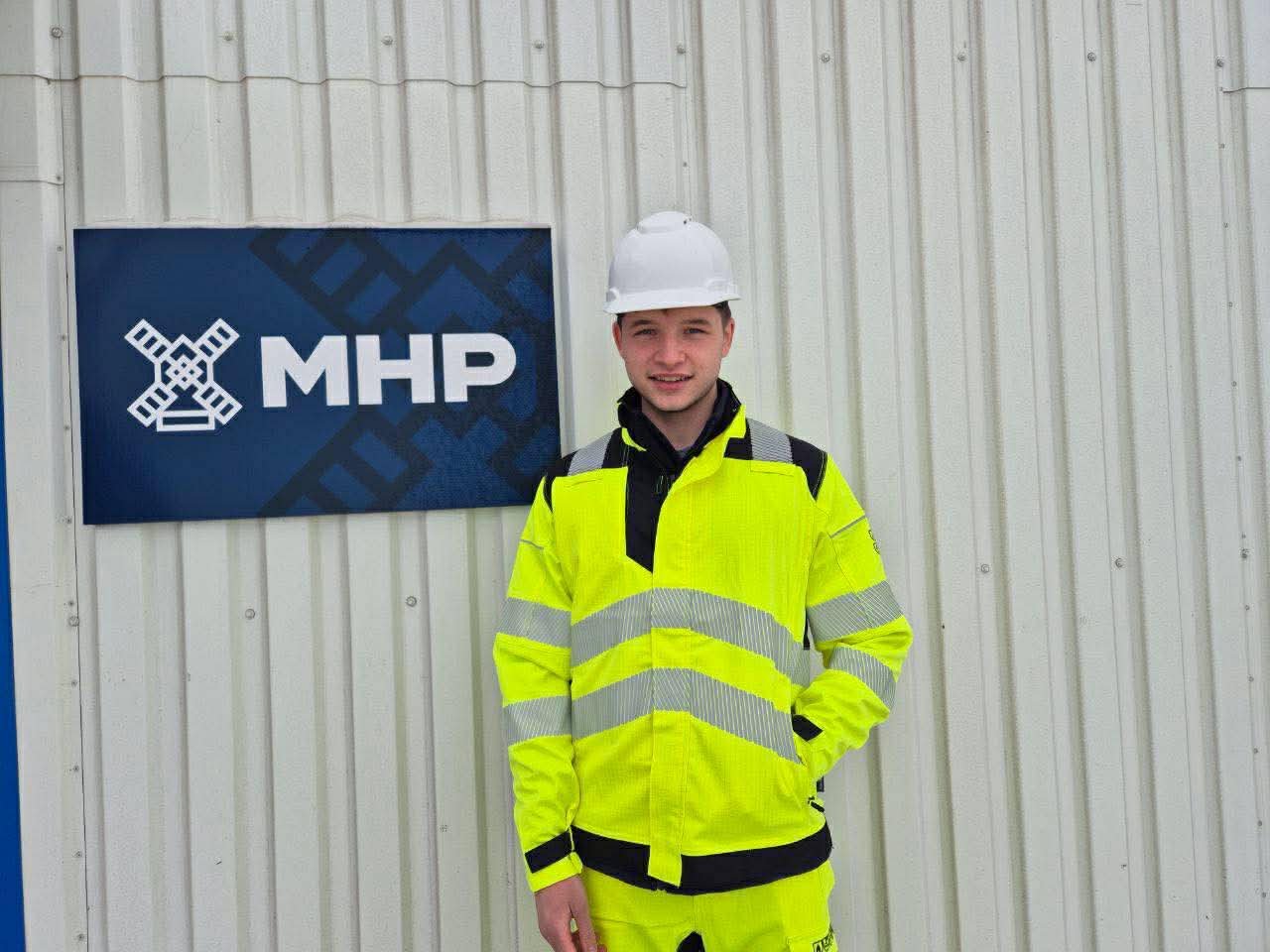 «Навчаюся і будую кар’єру паралельно»: історія студента та слюсаря МХП Владислава Кузьменка