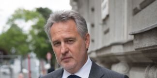 Зеленский продлил санкции против Фирташа и соратника Медведчука