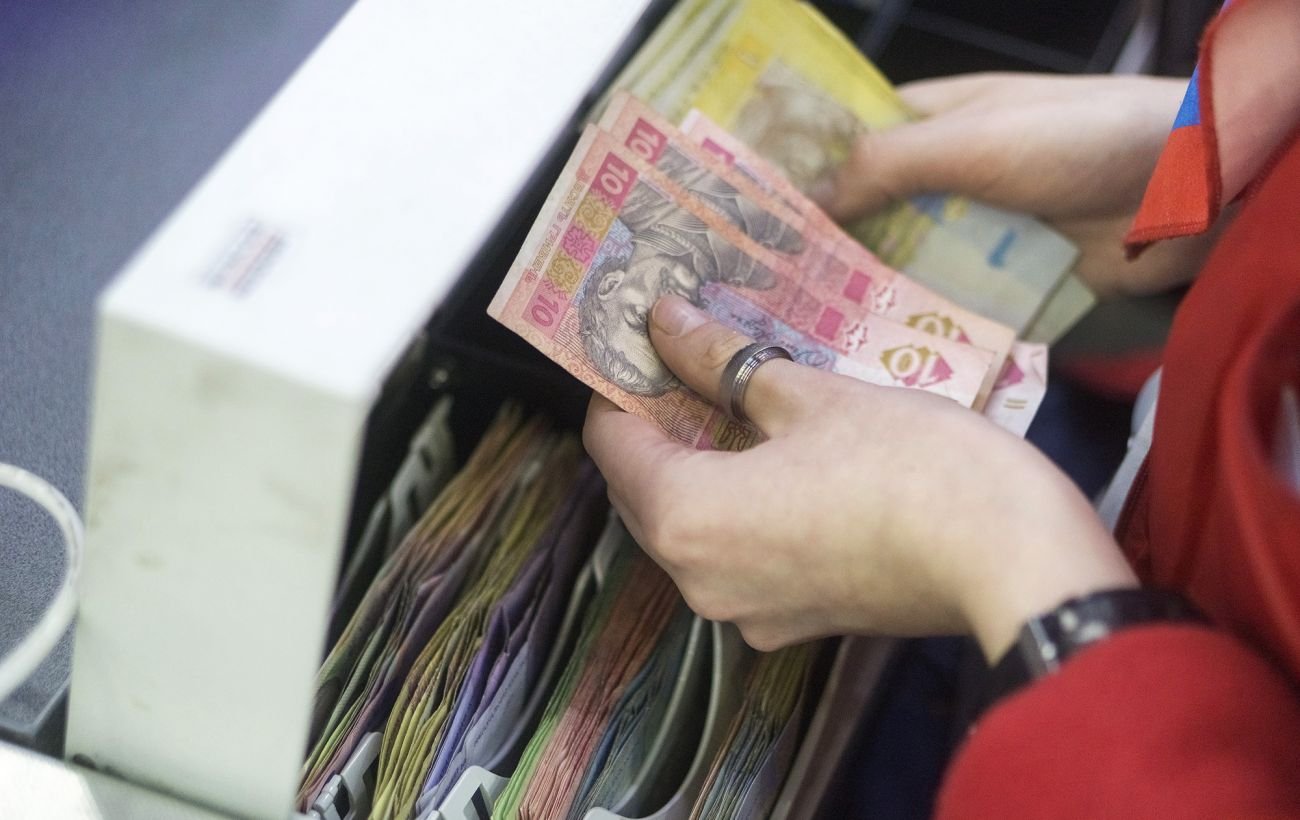 Проверьте свои заначки: НБУ выводит из обращения «старые» гривны — нужно ли их менять