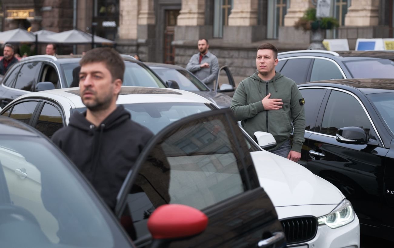 Минуту молчания сделали ежедневной традицией: о которой будет замирать вся Украина