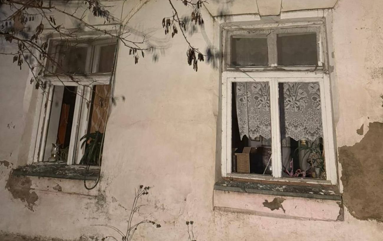В Одессе тревога звучала почти всю ночь: в домах и учебных заведениях выбиты окна (фото)