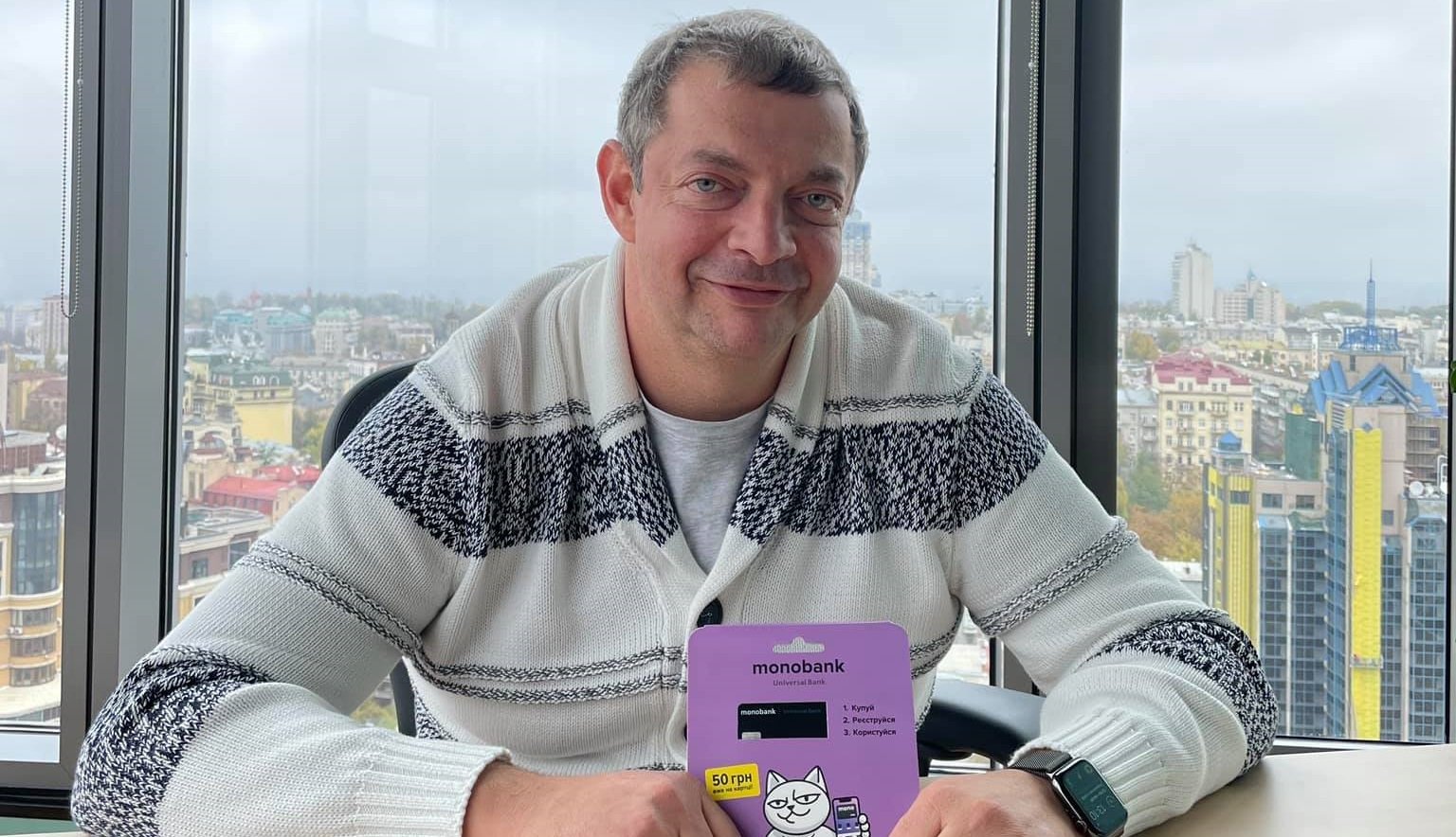 Адвокаты клиентки monobank хотят от Гороховского извинений и компенсации за фото с флагом