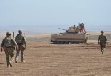 После заявлений Трампа о переговорах с Ираном CBS News пишет, что планы по отправке войск все те же