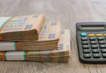 Официальный курс доллара впервые превысил 44 грн