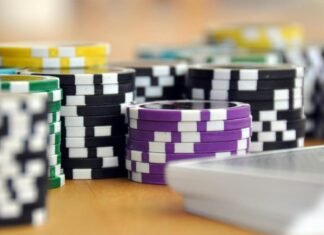 Минцифры предлагает запретить офлайн-букмекеров и изменить налог на выигрыши