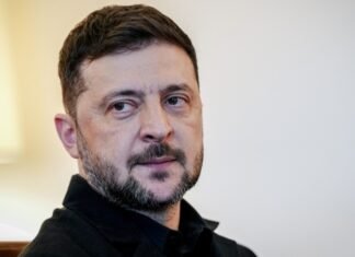 Зеленский: Ослабление санкций может дать России около $10 млрд Зеленский