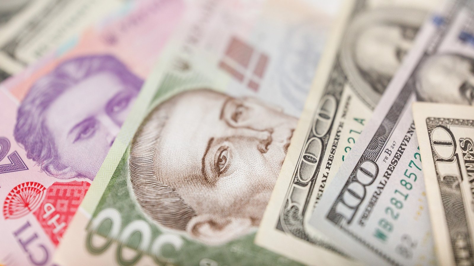 После захвата инкассаторов в Венгрии НБУ обменяет банкам безналичную валюту на кэш