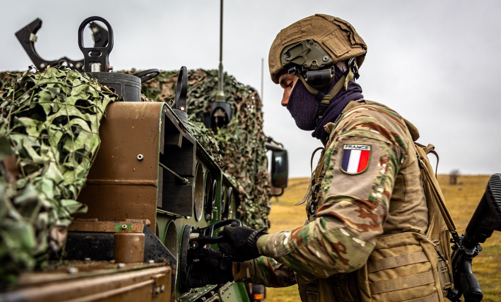 Иран атаковал дронами военную базу в Ираке: ранены шесть солдат из Франции, видео
