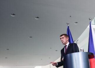В Праге проходит митинг против правительства Бабиша