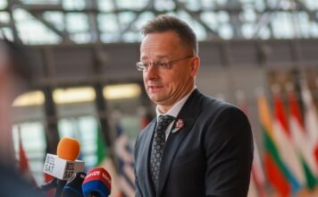 Брюссель захотел объяснений от Венгрии насчет возможных контактов Сийярто с Кремлем