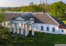 Історія маєтку Сулятицьких: що відомо про старовинний палац у Привітному