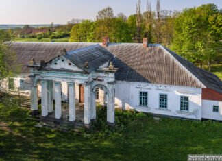 Історія маєтку Сулятицьких: що відомо про старовинний палац у Привітному