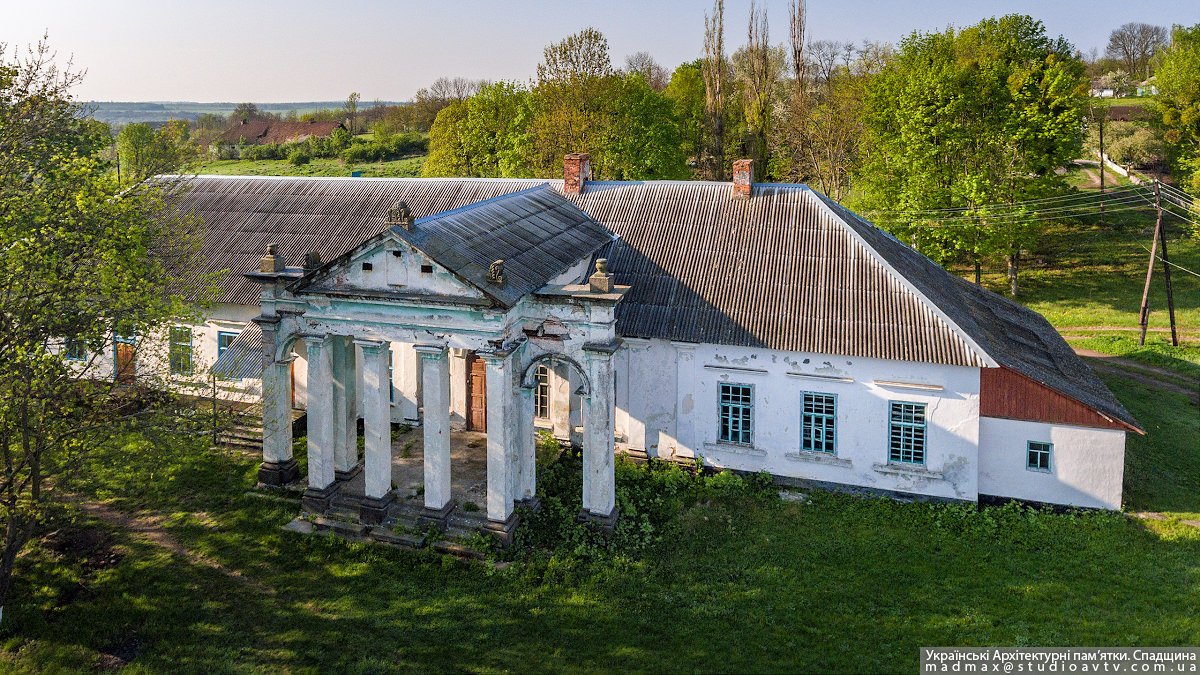 Історія маєтку Сулятицьких: що відомо про старовинний палац у Привітному