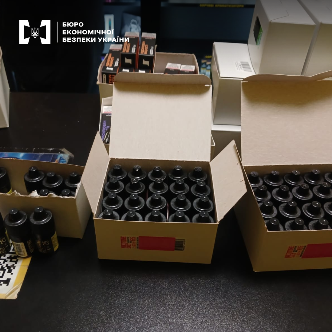 На Вінниччині двох жінок обвинувачують у збуті нелегальних вейп-рідин