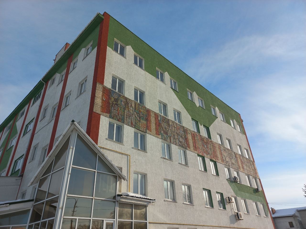 Герб Вінниці 1969 року на фасаді: що відомо про мозаїку в Тяжилові, яку визнали пам’яткою