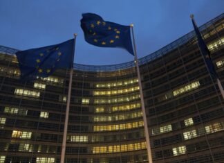 Украину могут подвинуть во вступлении в ЕС из-за новых кандидатов, — Politico