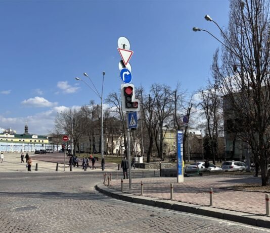Красный круг на светофоре в Киеве: что означает новый сигнал