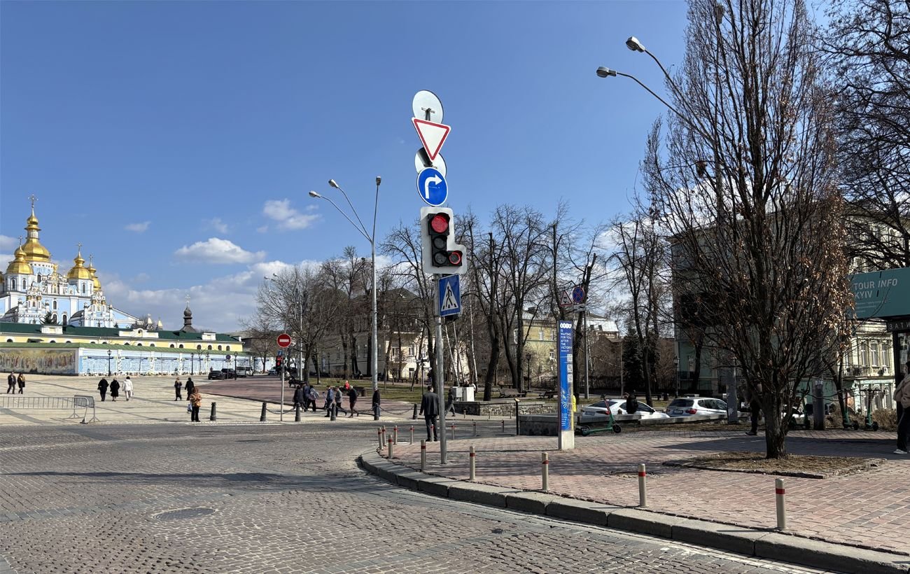 Красный круг на светофоре в Киеве: что означает новый сигнал