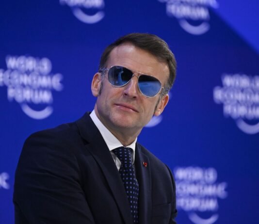 «Сугубо оборонительная» миссия: Макрон заявил о развертывании флота в Ормузском проливе