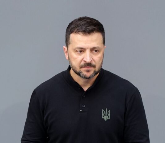 Минута молчания обязательна для всех: как будет работать закон, подписанный Зеленским