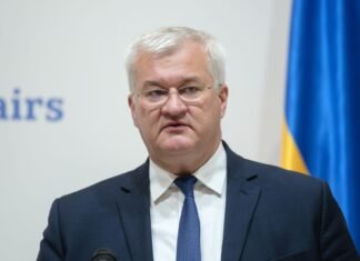 Украина требует от Венгрии немедленно вернуть похищенные средства Ощадбанка