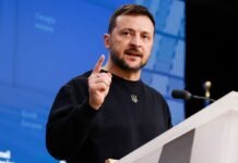 «Просто эсэмэски»: Зеленский резко прошелся по переговорщикам РФ