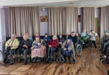 Тріо «Оксамит» співало вінничанам похилого віку от душі і для душі