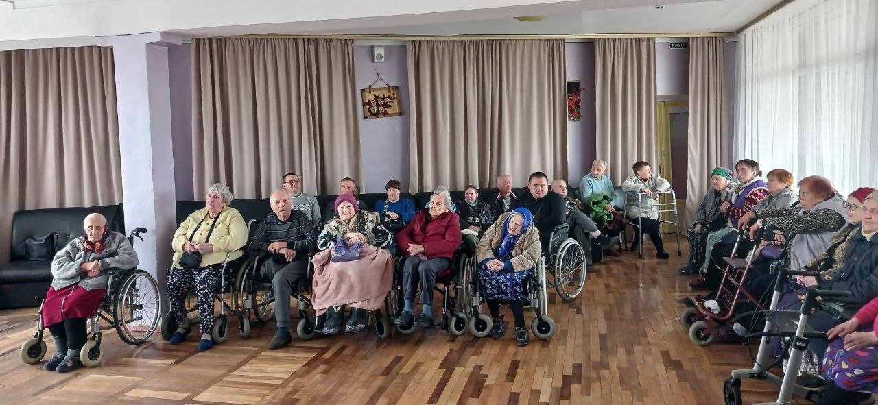 Тріо «Оксамит» співало вінничанам похилого віку от душі і для душі