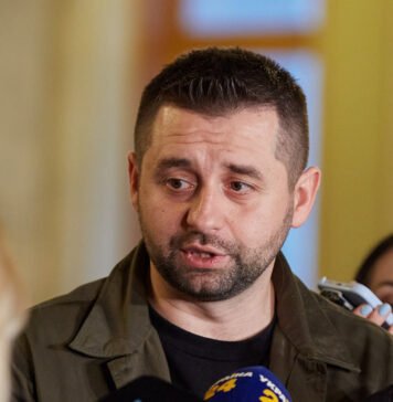 Арахамия обвинил «отдельных нардепов» в политизации теракта в Киеве