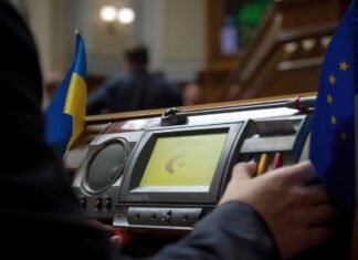 В законопроект о налогообложении посылок внесли отмену пожизненного PEP