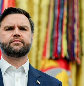 Вэнс рассказал, как он гордится отменой помощи ВСУ. Вопрос был о мигрантах