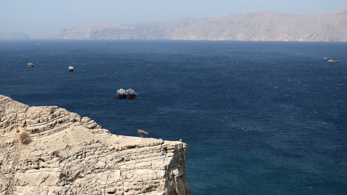 Bloomberg: Десятки стран работают над планом Б насчет Ормузского пролива – без США