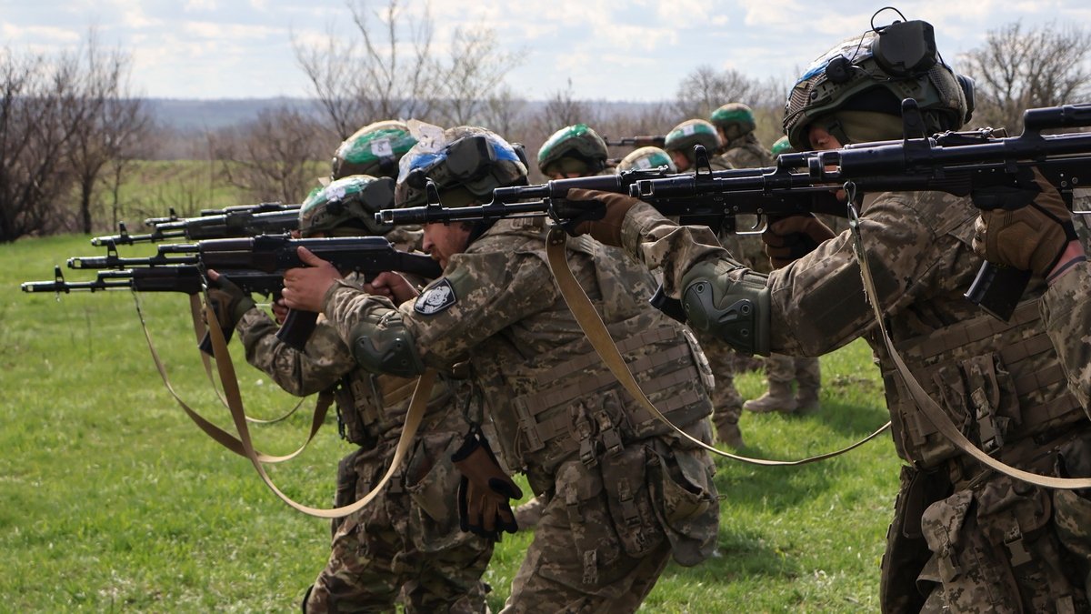 «Выйдем на публику через пару недель». Свириденко – о повышении зарплаты военным