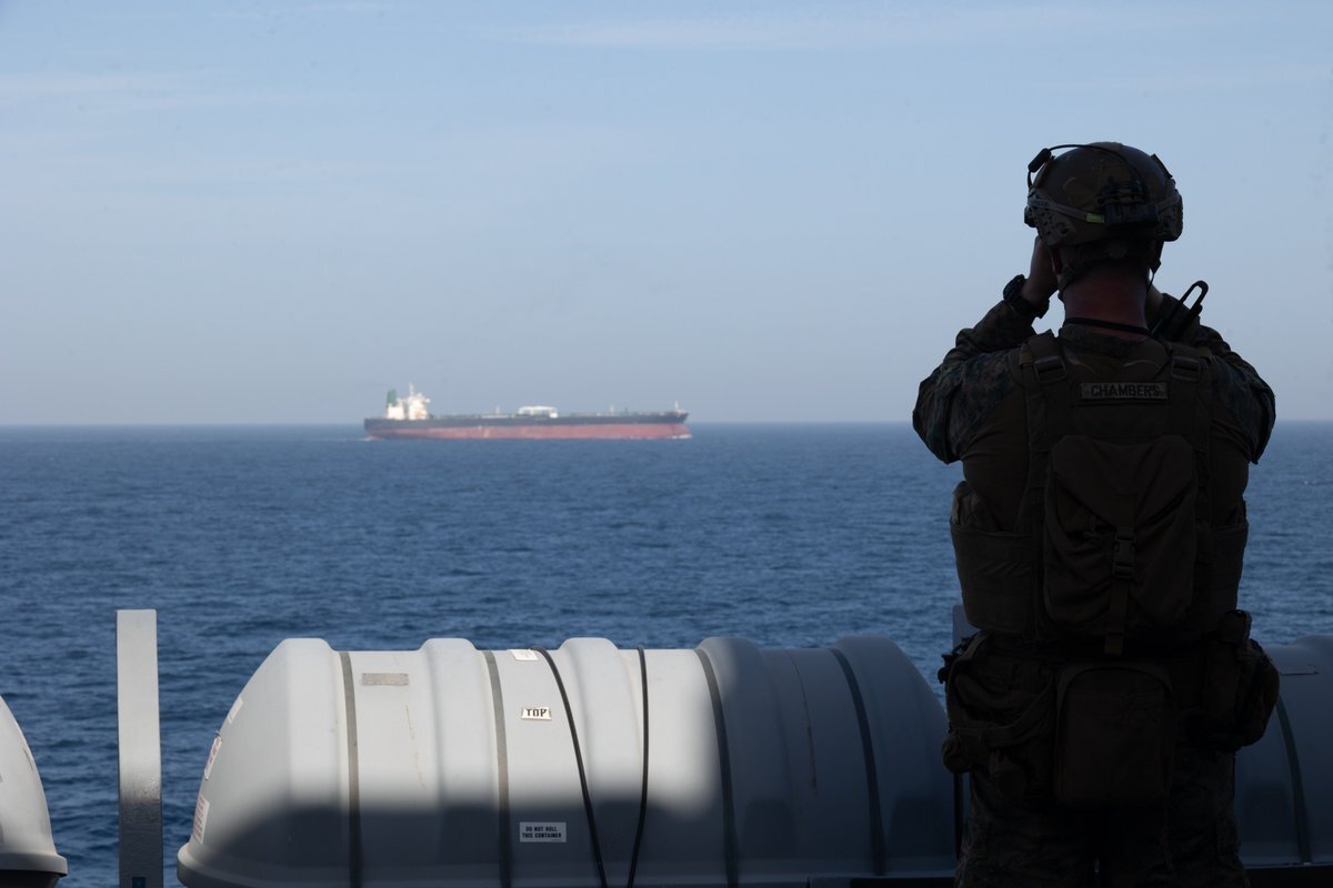 WSJ: США готовятся захватывать нефтяные танкеры и суда, связанные с Ираном