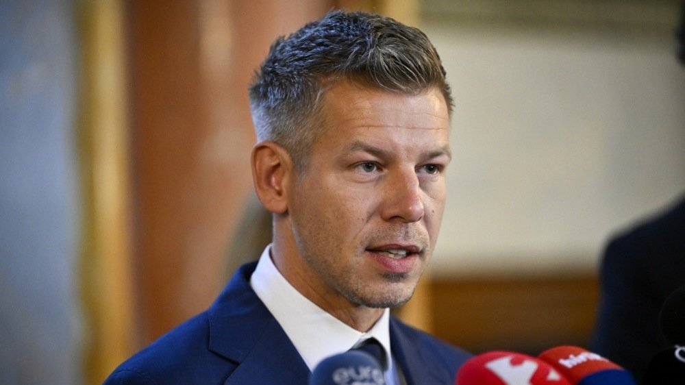 Зеленский заявил, что хотел бы возвращения денег Ощадбанка, которые «украл Орбан». Мадьяр ответил