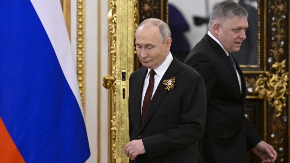 Фицо хочет долететь на 9 мая в Москву через Польшу