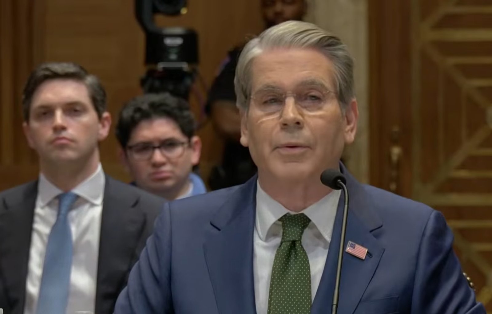 Бессент объяснил, почему США ослабили санкции против российской нефти