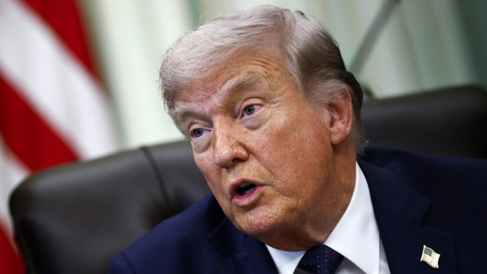 «Лететь 18 часов, чтобы говорить ни о чем». Трамп отменил поездку своих переговорщиков в Пакистан