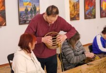 У Вінниці навчатимуть лозоплетінню: у музеї проведуть майстер-клас із виготовлення вази