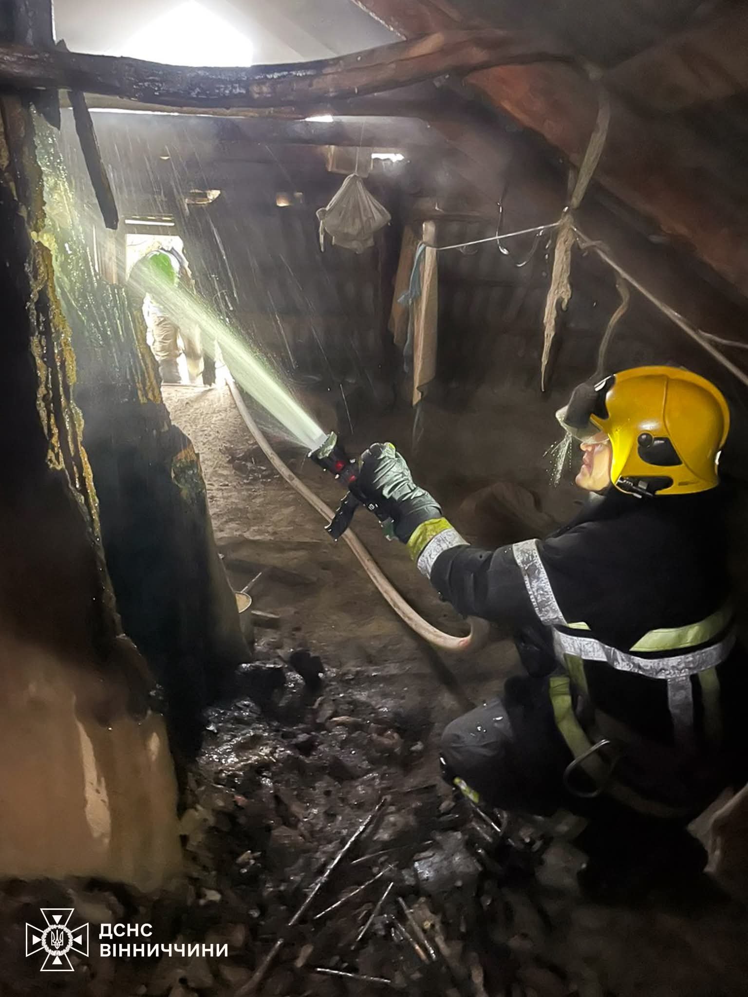 На Вінниччині через необережність під час куріння згоріли речі у приватному будинку