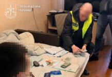 На Вінниччині у лікарів вилучили понад 2 млн грн під час обшуків