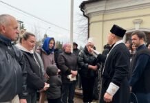 Миті Великодня: фоторепортаж з освячення кошиків у Вінниці