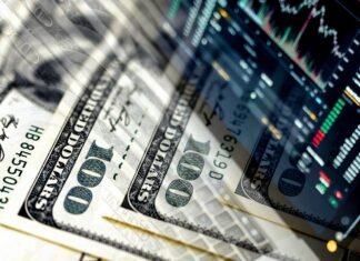 Евро отошел от рекорда, доллар растет: курс на 16 апреля и что делать с «сомнительными» купюрами